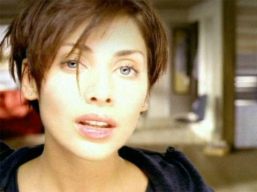 natalie-imbruglia-torn